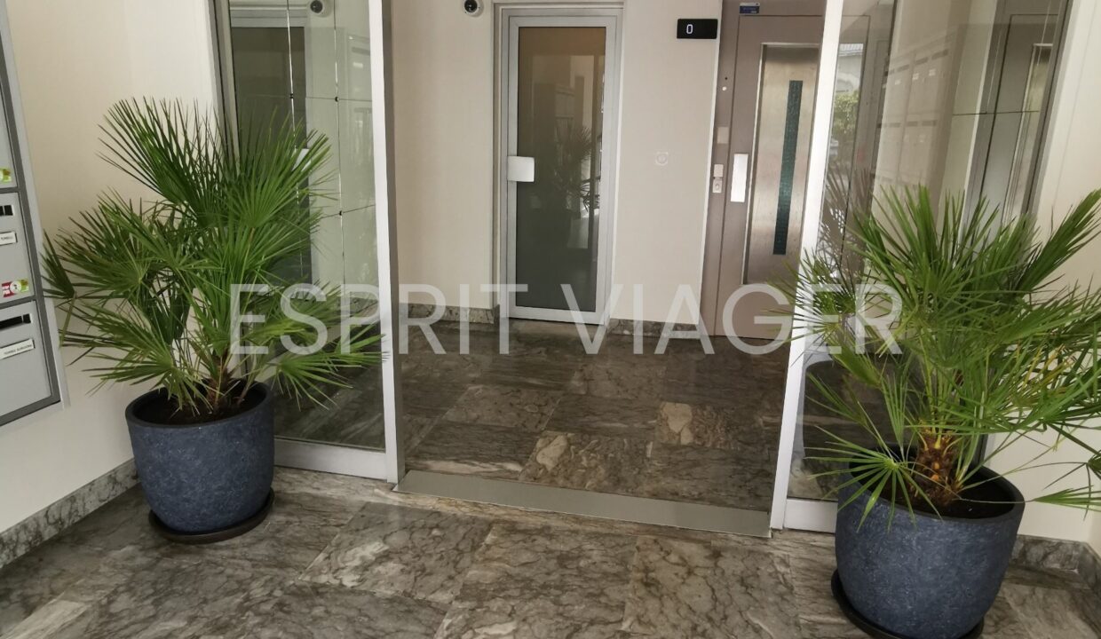 Esprit Viager VENDRE SON BIEN EN VIAGER BORDEAUX Hall Immeuble